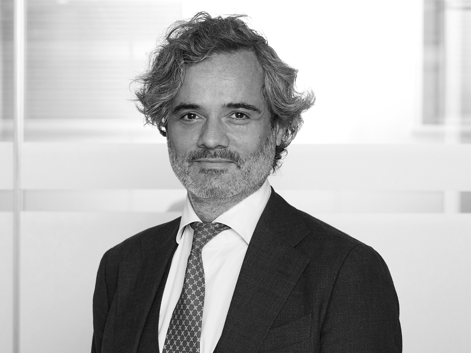 Simon  Bishop